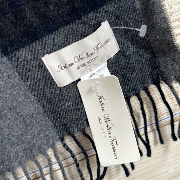 Italian Woollen Treasures 100% Wool Scarf  11”x70” - Picture 4 of 6